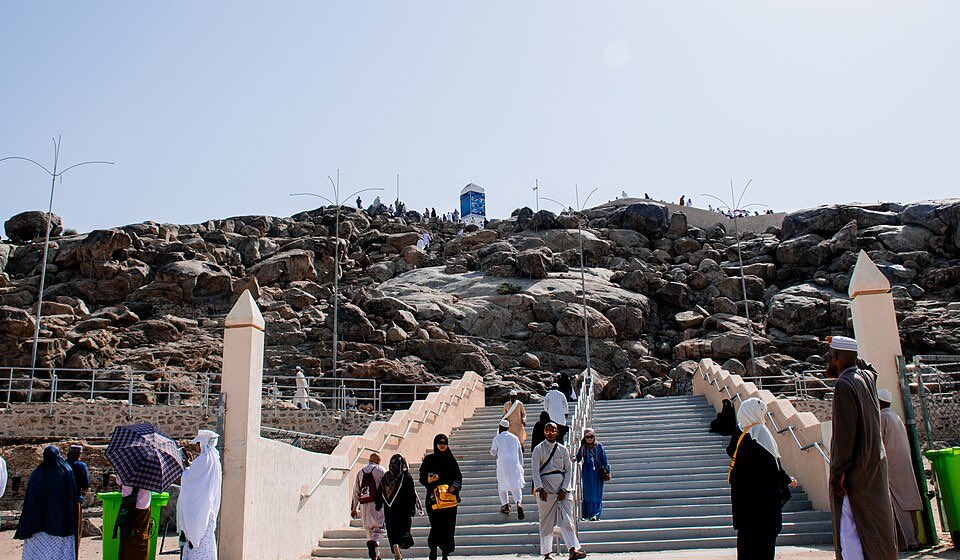 Jabal ar-Rahmah on the plain of Arafat.